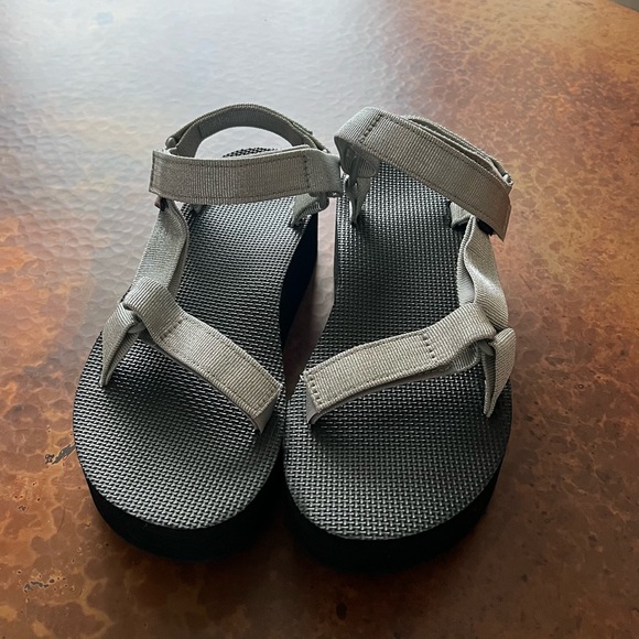 Teva Flatform Universal Sandal - Picture 2 of 6